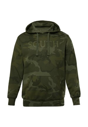 Groene camouflage hoodie met een trekkoordkap, een voorzak en bedrukte tekst. Gemaakt van zachte stof, met verschillende tinten groen.