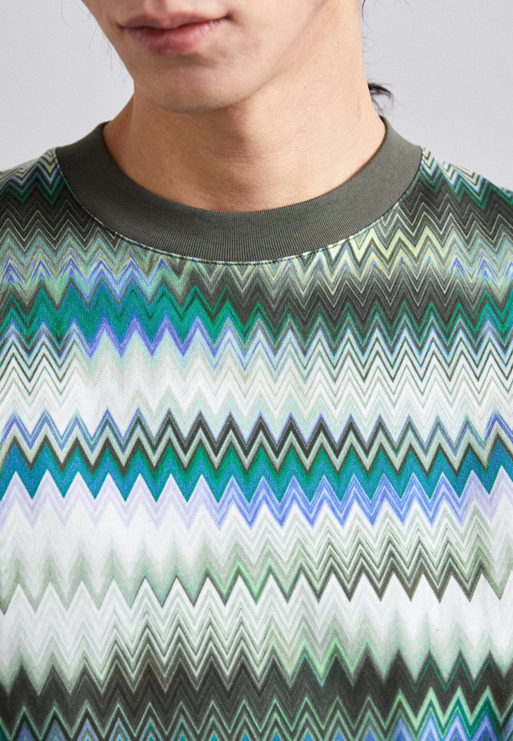 Tシャツ・カットソー MISSONI Woman Polo Shirt Multicolor DS24WN0DBK038J SM9EZ Zigzag knitted polo shirt in multicoloured - Missoni | Mytheresa