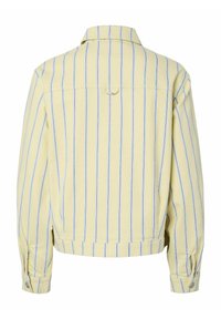 Veste jaune à rayures verticales bleues et blanches, avec poignets boutonnés et un petit détail en boucle dans le haut du dos.