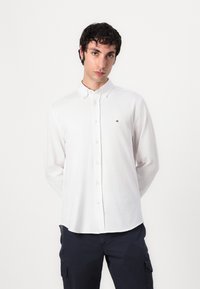 Tommy Hilfiger PERFORMANCE SOLID SHIRT - Shirt - optic white