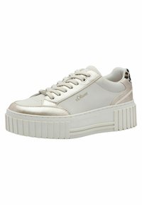 Sneakers albe cu platformă, având accente metalice, cu o talpă texturată, vârf rotund, design cu shoelaces și un detaliu discret de imprimeu leopard pe toc.