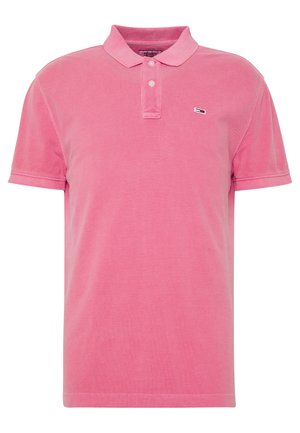 Polo en coton rose, doté d'un col, d'une patte de boutonnage à deux boutons et d'un petit logo sur la poitrine. Manches courtes et tissu texturé.