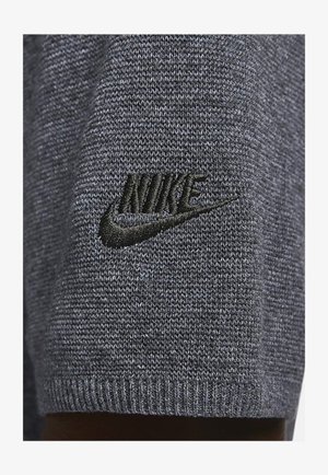 Nike Sportswear TP ENG SWTR - T-shirt basic - dk smoke grey black