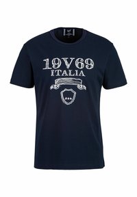 Marineblauwe katoenen t-shirt met korte mouwen, voorzien van witte opdruk "19V69 ITALIA" en een schildontwerp met drie sterren in het midden.