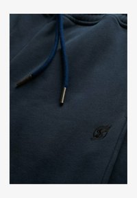Unselected, blueberry navy