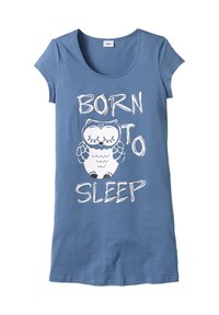 Camicetta da notte in cotone blu con maniche corte, caratterizzata da un design stampato di un gufo bianco e dal testo "NATO PER DORMIRE" in un carattere giocoso.
