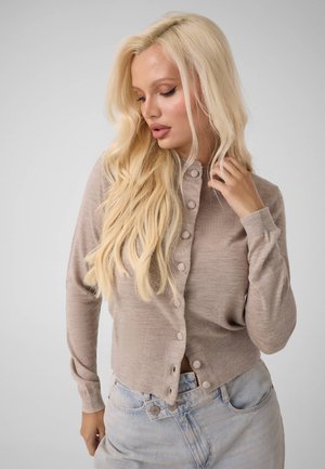 Guess, WOLLSTRICKJACKE - Gilet - braun