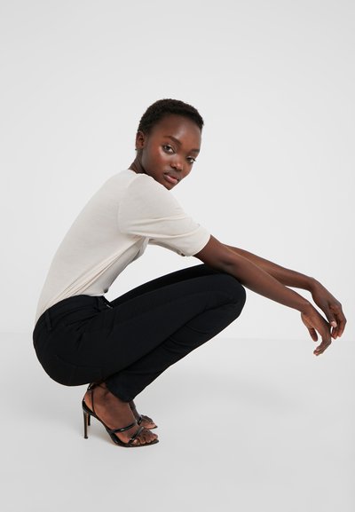 Filippa K LOLA SUPER STRETCH - Calças de ganga de corte skinny - black