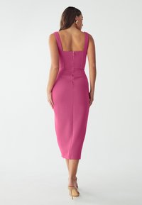BWLDR ABRIEL MIDI DRESS - Laisvo kirpimo suknelė - hot pink
