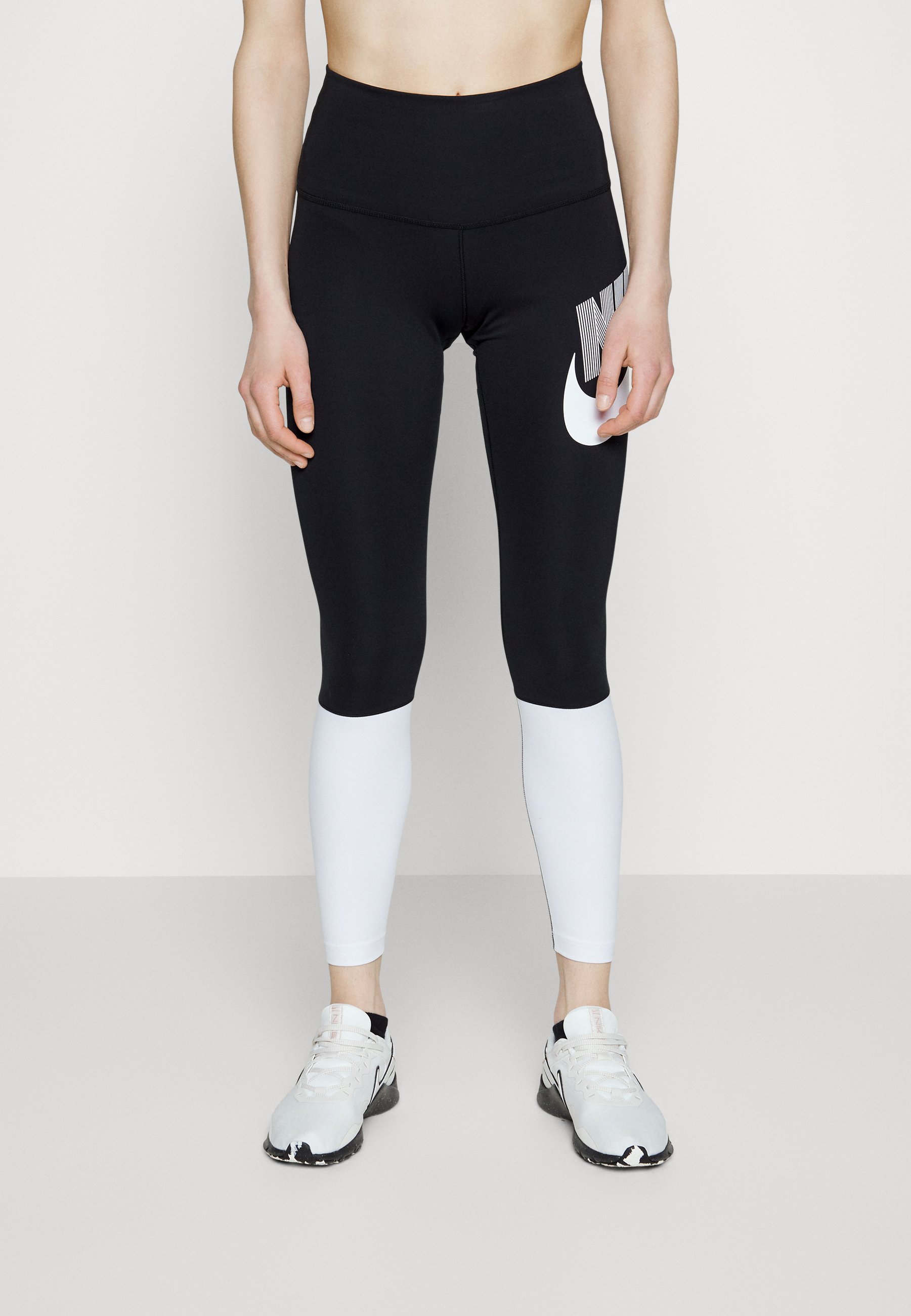 Nike Performance ONE - Leggings - black 