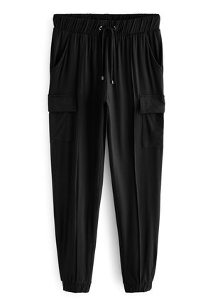 Pantalones cargo negros con cintura elástica, cordón, dos bolsillos laterales y dos bolsillos delanteros tipo cargo. Tela suave con un corte holgado.