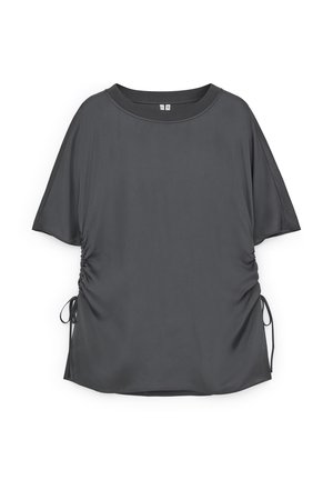 Mørkegrå kortærmet damebluse med rund halsudskæring og justerbar sidesmøg, der bindes med tynde snore.