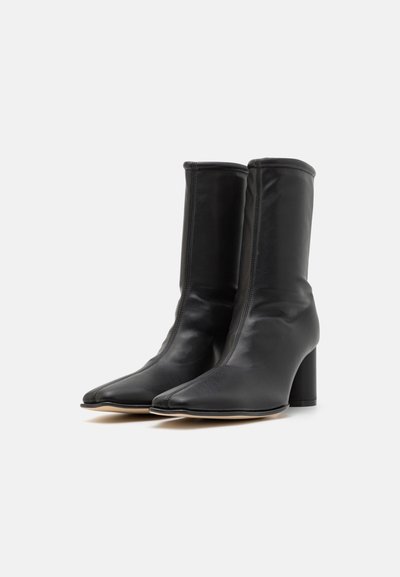 MM6 Maison Margiela BOOT - Botas clássicas de cano curto - black