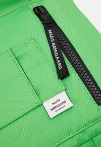 Mads Nørgaard BEL ONE CAPPA BAG UNISEX - Mala a tiracolo - classic green
