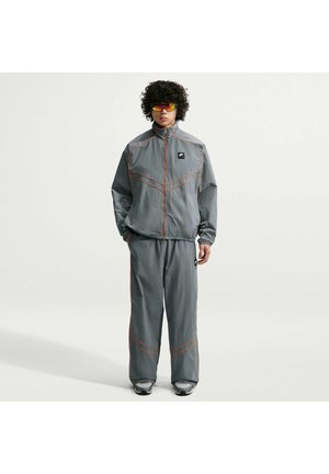 Nike Sportswear, M NK AIR WR TRK PANT - Tracksuit bottoms - smoke grey