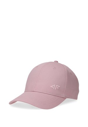Jasnoróżowa czapka z daszkiem typu baseball z zakrzywionym daszkiem i wyhaftowanym logo "4F" na przednim panelu, prezentowana na białym tle.