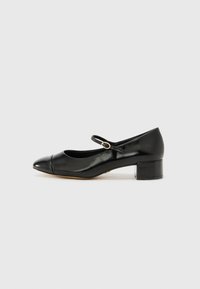 Seleccionado, black