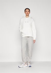 Peak Performance ORIGINAL SMALL LOGO - Felpa con cappuccio - offwhite
