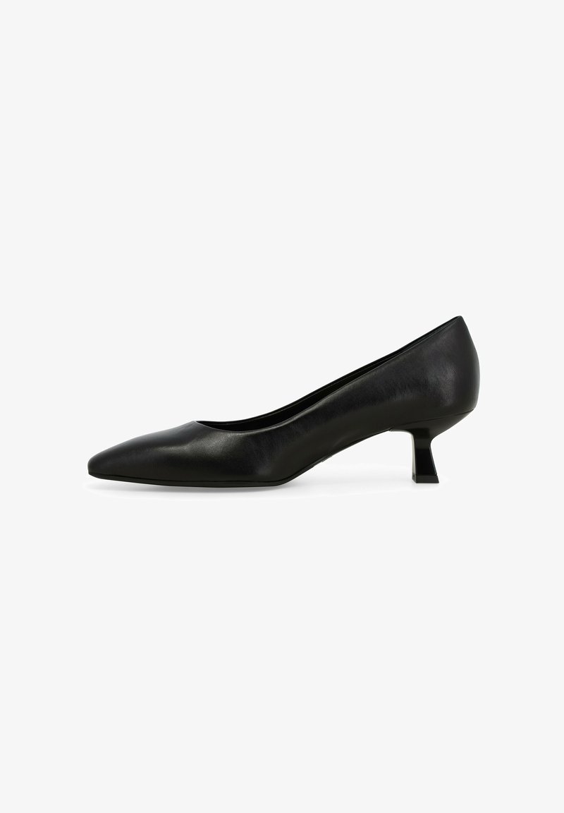 Pantofole nere in pelle con punta affusolata, design elegante e tacco rettangolare basso. Texture liscia con accenti minimi.