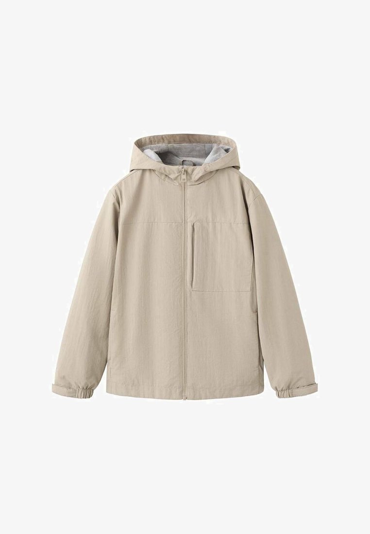 Svetlo béžová bunda s kapucňou, so zipsom vpredu, elastickými manžetami a náprsným vreckom. Vyrobená z hladkej látky s jemne textúrovaným povrchom.