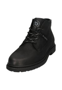 Schwarze Leder-Stiefeletten mit runder Spitze, Schnürung vorne und einem Logo-Detail auf der Zunge. Texturierte Sohlen für Grip und Langlebigkeit.