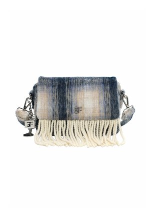 Sac en laine avec un motif à carreaux bleu et beige, doté de franges blanches, de quincaillerie en argent et d'un accent logo.