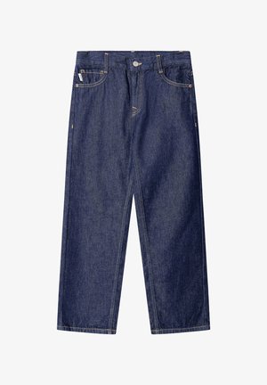 Gerade geschnittene dunkelblaue Jeans aus Denim mit vorderem Knopf und Taschen, flach liegend auf weißem Hintergrund dargestellt.