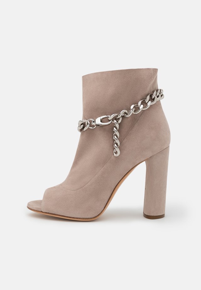 UNCHAINED - Botines de tacón - silver