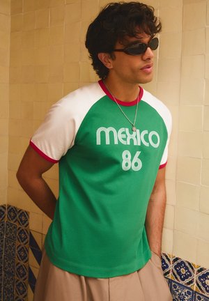 Bershka, MEXICO WORLD CUP - TSHIRT - T-shirt imprimé - evergreen