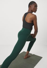 Athleta SALUTATION STASH - Leggings - seaweed snack