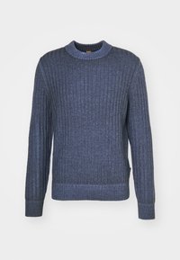 Niebieski sweter w prążki z okrągłym dekoltem, z długimi rękawami i teksturowanym materiałem, zaprojektowany dla dopasowanego wyglądu. Brak widocznych logo.