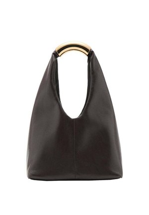 Sac en cuir noir avec une silhouette unique, doté d'une anse en or arrondie. Texture lisse et design minimaliste avec un haut ouvert.