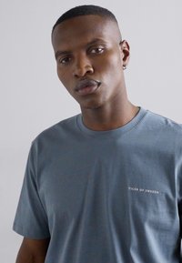 Tiger of Sweden PRO - Pamata T-krekls - blue