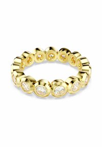 Anneau en or constitué de maillons circulaires avec des pierres claires et facettées montées dans des ouvertures rondes. Surface lisse avec une finition polie.