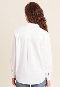 Breal LANGARM MIT STRASSSTEINEN - Overhemdblouse - ecru