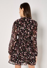 Apricot FLORAL RUFFLE - Freizeitkleid - black