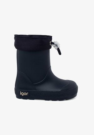 Bota de goma azul marino con suela texturizada y puño de lona negra. Cuenta con un cierre de cuerda para un ajuste seguro.