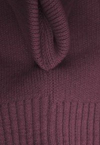 Knitted sweater in deep burgundy with a textured ribbed design, featuring a loose, folding collar and soft, thick yarn.