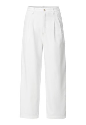 Baltos aukštu liemeniu plačios kelnės su priekinėmis klostėmis, diržo kilpomis, šoninėmis kišenėmis ir sagos užsegimu juosmens srityje.