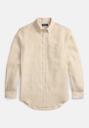 Camisa beige de manga larga con botones en la parte delantera, rayas blancas verticales, cuello abotonado, bolsillo en el pecho y etiqueta "Polo Ralph Lauren" en el interior del cuello.