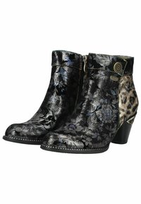 Stivaletti neri in pelle con motivi floreali, chiusura con zip, tacco basso e pannello laterale strutturato con accenti leopardati.
