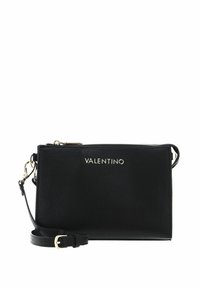 Sac bandoulière Valentino noir en cuir texturé, doté d'une fermeture éclair, d'un logo en métal doré et d'une bandoulière réglable. Forme rectangulaire compacte.