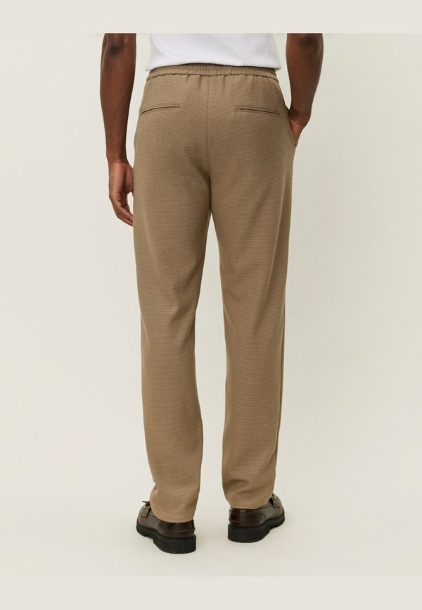 COMO STRUCTURE TAPERED PANTS - Chinos - cub3