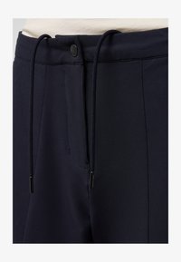 Non sélectionné, dark navy