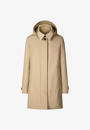 Cappotto impermeabile beige con cappuccio, taglio dritto, chiusura frontale con bottoni e tasche laterali; texture liscia e design pulito.