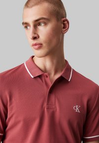Calvin Klein Jeans SLIM ciemnoczerwony