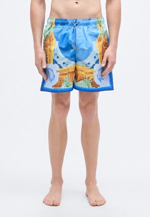 Μπλε μαγιό σορτς με ζωηρό γραφικό σχέδιο κλασικής αρχιτεκτονικής, με κορδόνι στη μέση και απαλό, ελαφρύ ύφασμα.