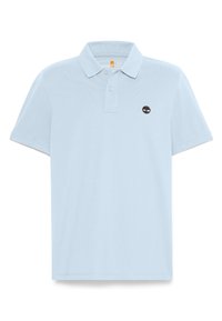 Ljusblå polo skjorta i bomull, med krage, treknappsstängning och en liten broderad logotyp på vänster bröst.