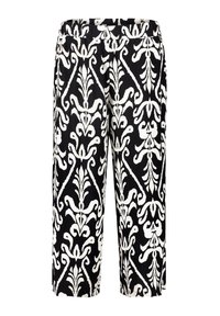 Hose mit floralen Schwarz-Weiß-Muster, ausgestattet mit einem elastischen Bund, lockerer Passform und cropped Länge aus einem strukturierten Stoff.