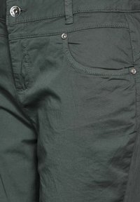Street One CASUAL FIT - Broek - grün